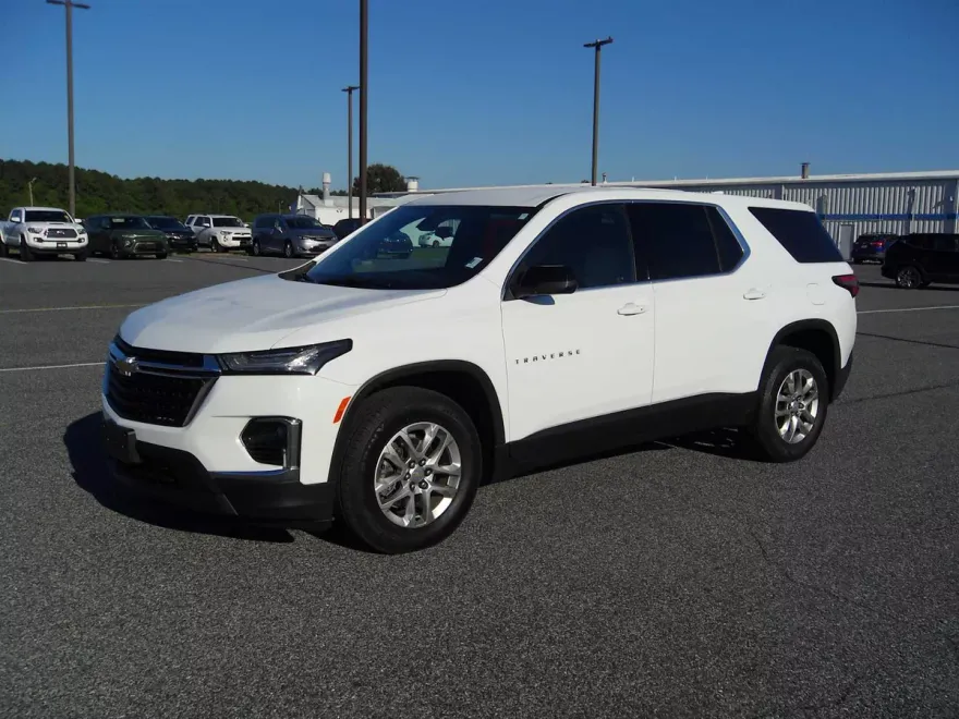 2022 Chevrolet Traverse LS photo 1
