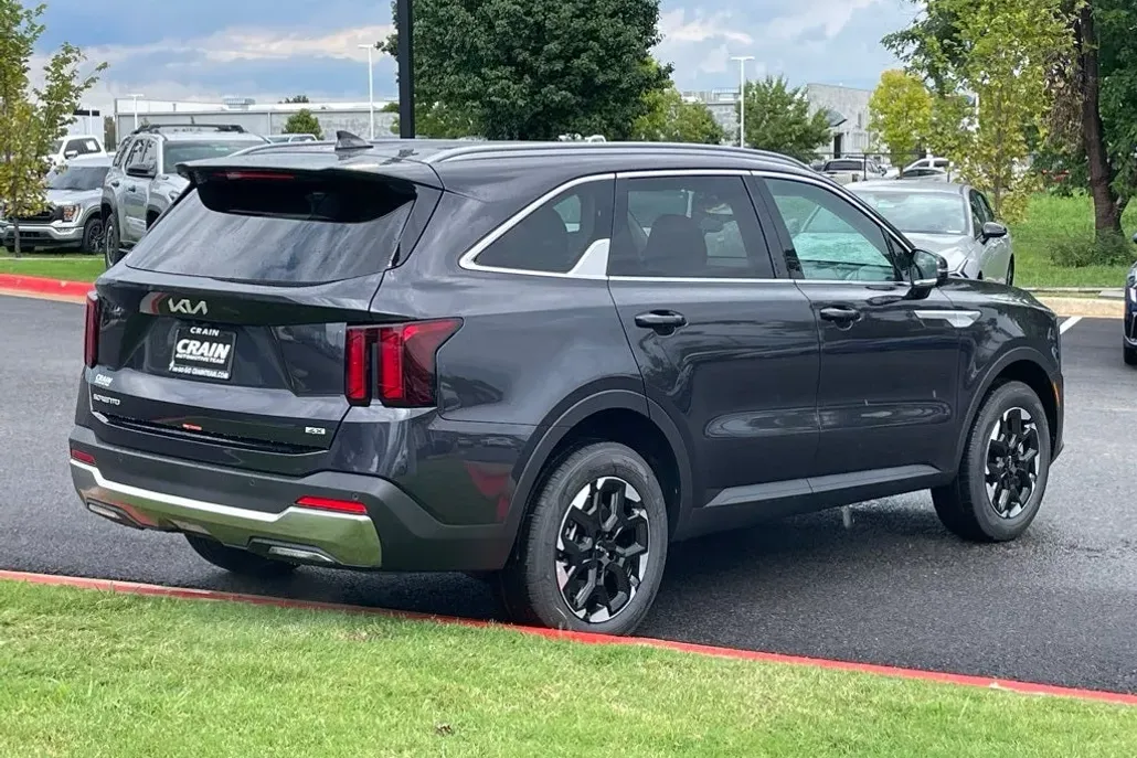 2026 Kia Sorento S photo 1