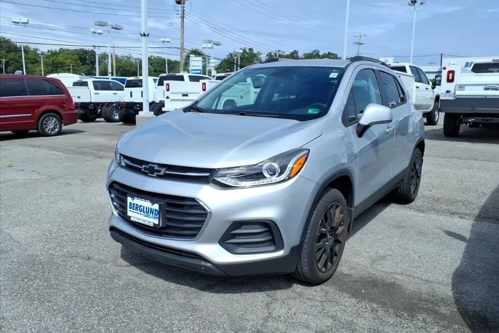 2022 Chevrolet Trax LT photo 1