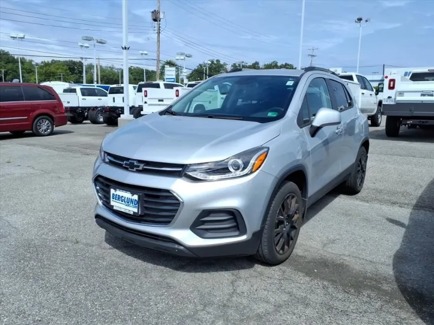 2022 Chevrolet Trax LT photo 1