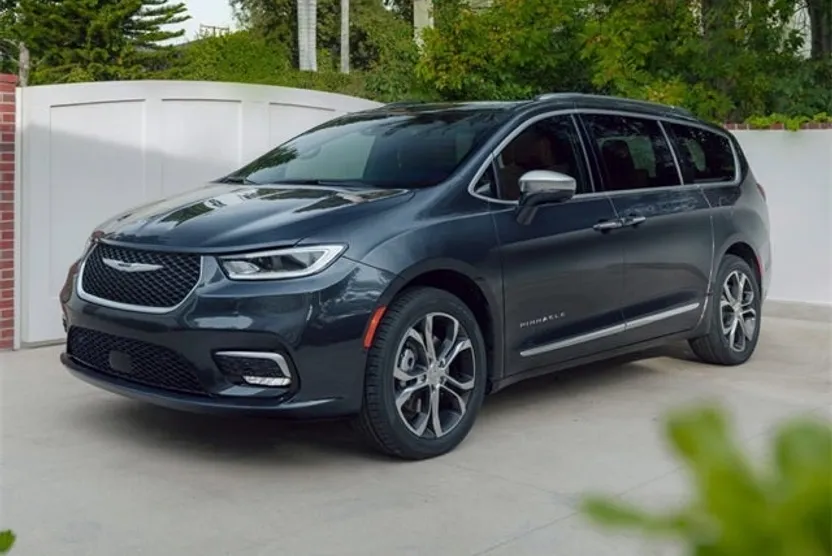2022 Chrysler Pacifica Limited photo 1