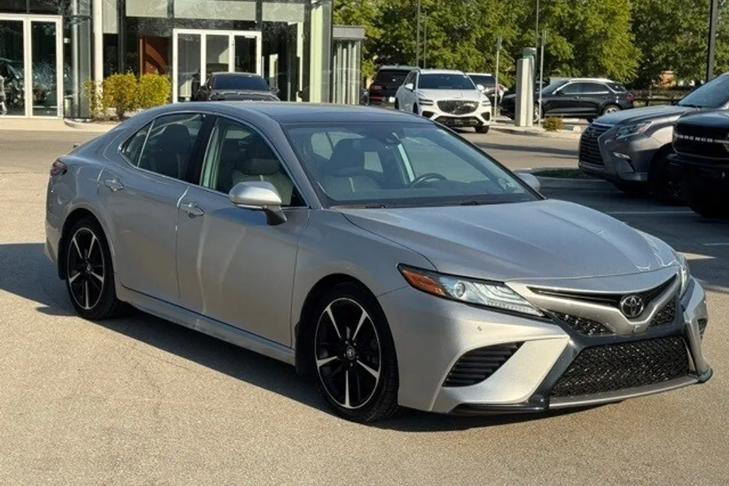 2019 Toyota Camry XSE photo 1