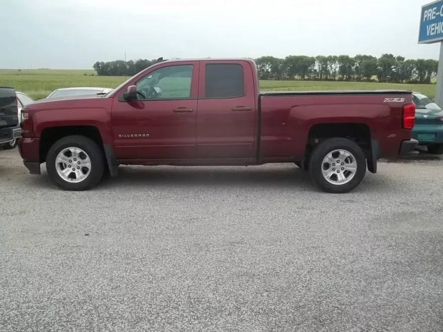 2016 Chevrolet Silverado 1500 LT photo 1