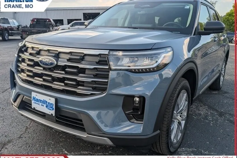 2025 Ford Explorer photo 1