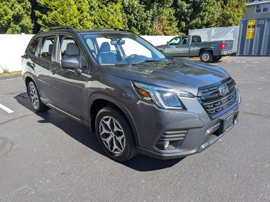 2022 Subaru Forester Premium photo 1