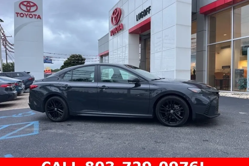 2025 Toyota Camry SE photo 1