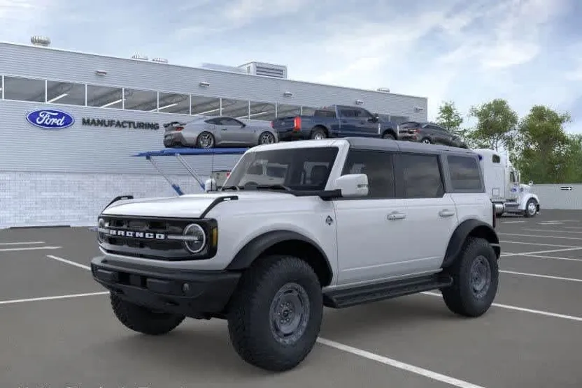 2025 Ford Bronco Outer Banks photo 1