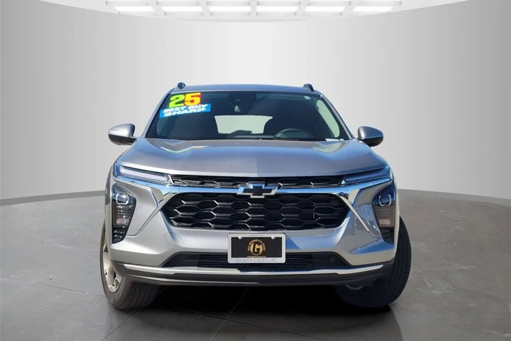 2025 Chevrolet Trax LT photo 1