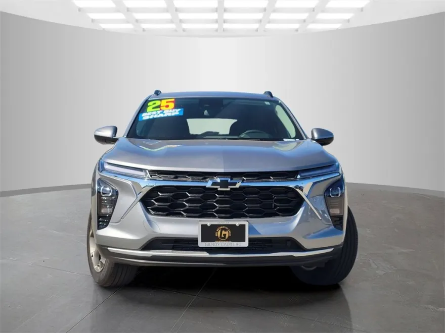 2025 Chevrolet Trax LT photo 1
