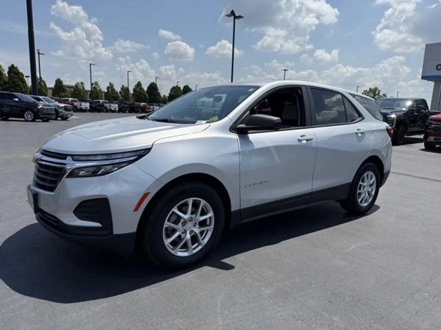 2022 Chevrolet Equinox LS photo 1