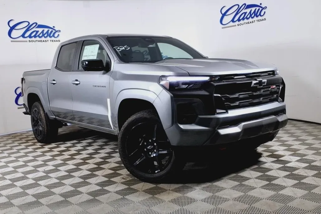 2025 Chevrolet Colorado Z71 photo 1