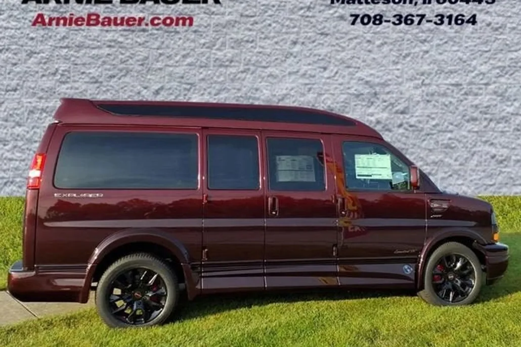 2025 Gmc Savana Cargo 2500 photo 1