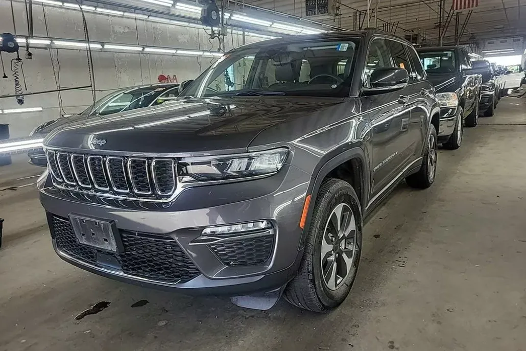 2023 Jeep Cherokee 4xe photo 1