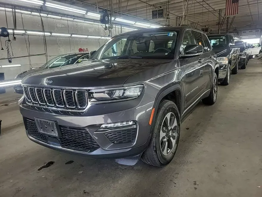 2023 Jeep Cherokee 4xe photo 1