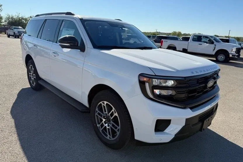 2025 Ford Expedition photo 1