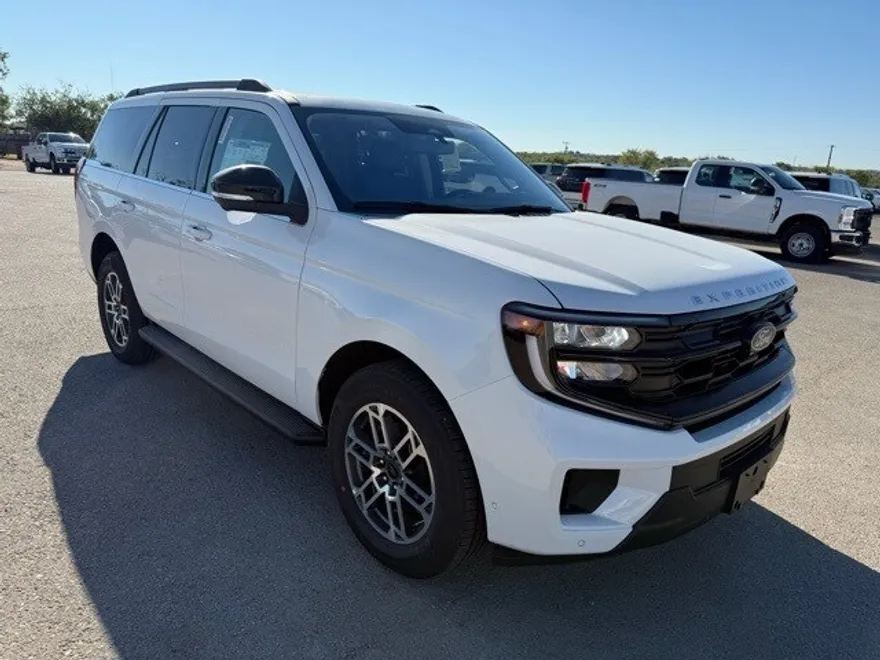 2025 Ford Expedition photo 1
