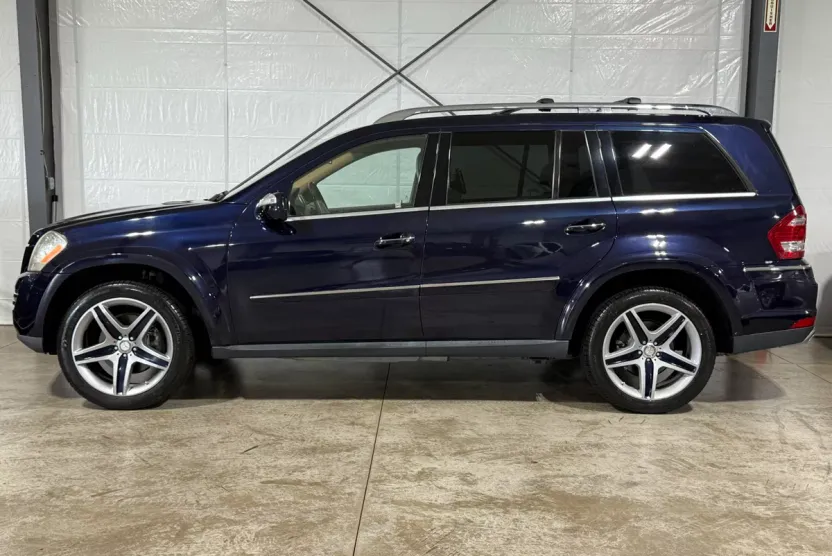 2010 Mercedes Benz GL 550 photo 1
