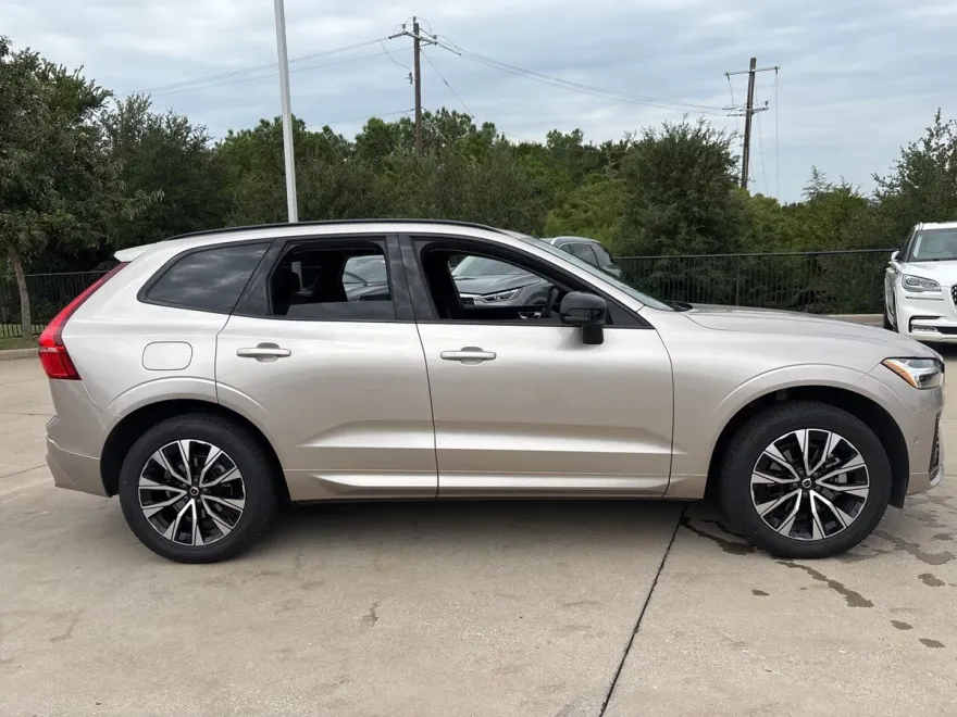 2025 Volvo XC60 B5 Plus photo 1