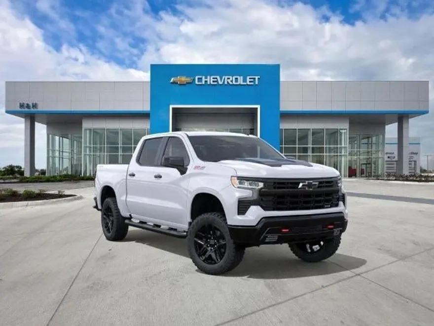 2026 Chevrolet Silverado Trail Boss LT photo 1