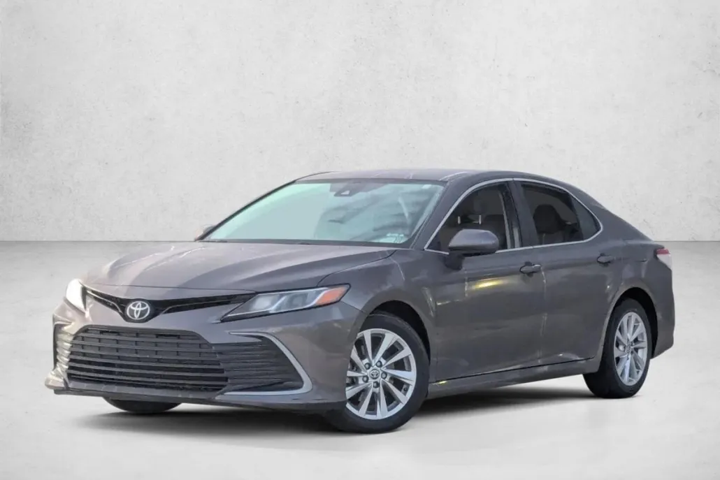 2023 Toyota Camry LE photo 1