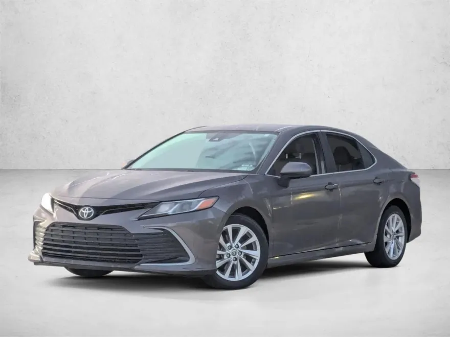 2023 Toyota Camry LE photo 1