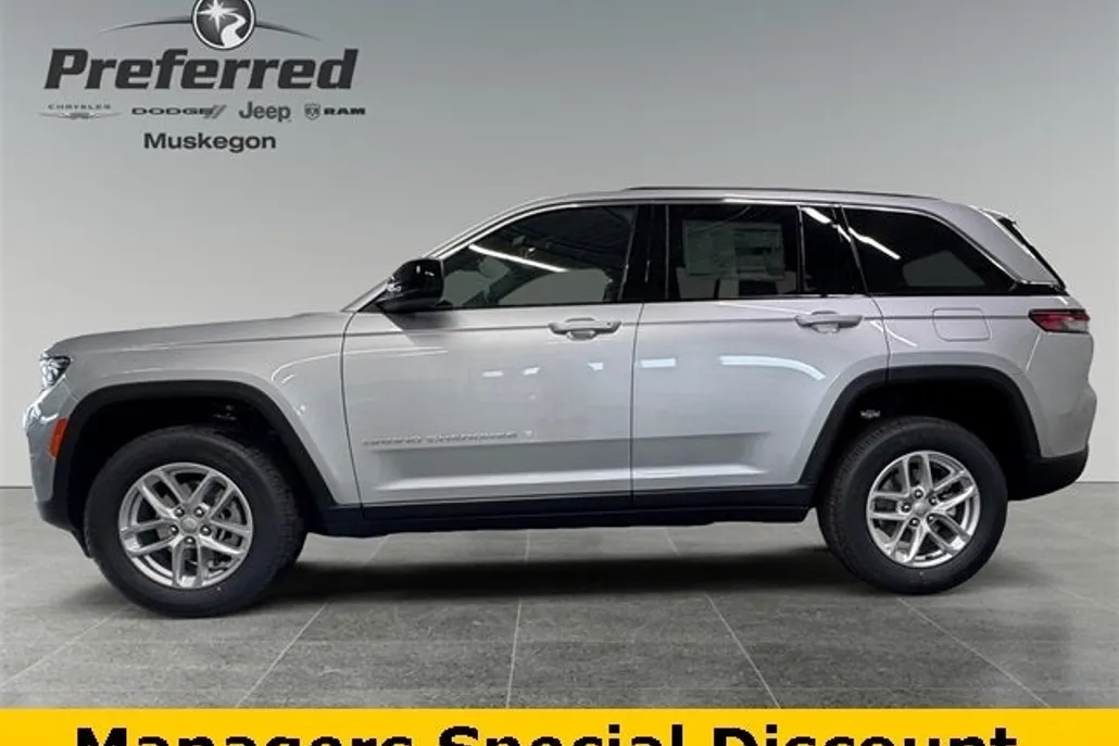 2025 Jeep Grand Cherokee Laredo photo 1