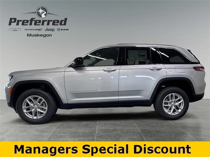 2025 Jeep Grand Cherokee Laredo photo 1