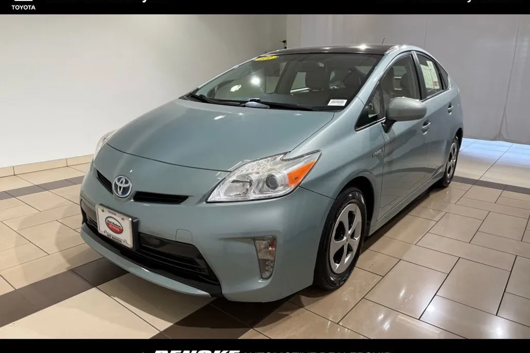 2013 Toyota Prius Four photo 1