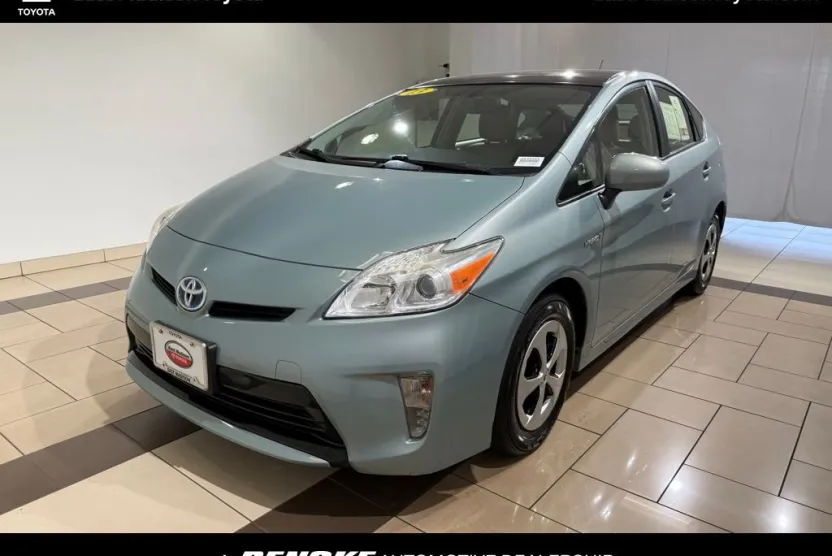 2013 Toyota Prius Four photo 1
