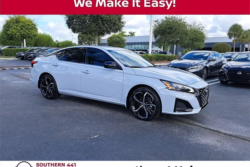 2025 Nissan Altima 2.5 SR photo 1