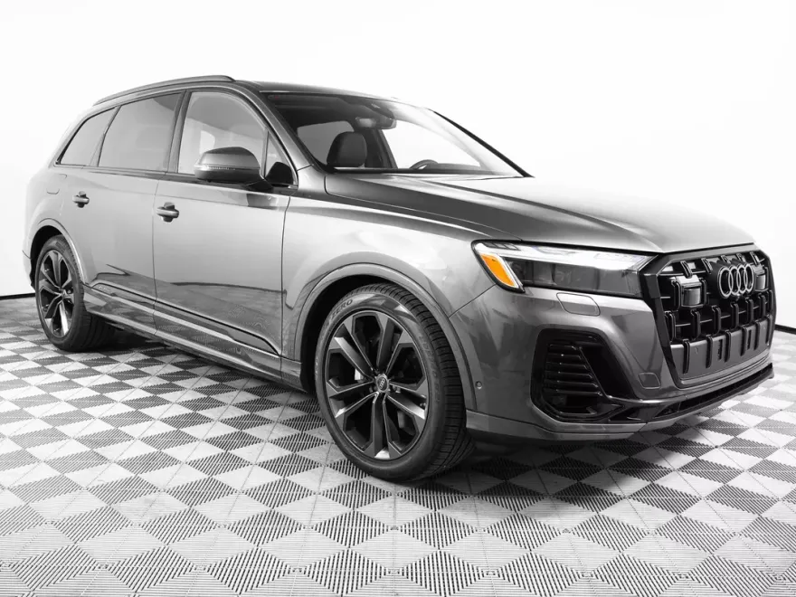 2025 Audi Q7 55 Premium Plus photo 1