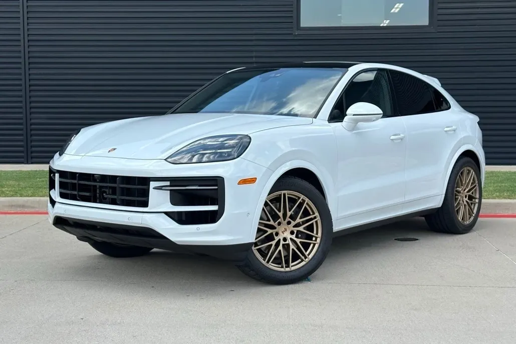 2026 Porsche Cayenne Coupe photo 1