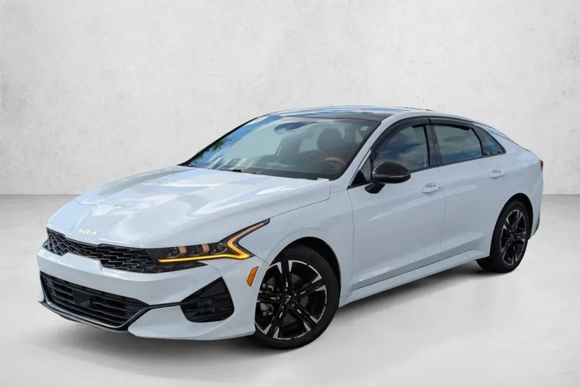 2022 Kia K5 GT-Line photo 1