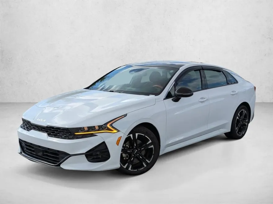 2022 Kia K5 GT-Line photo 1