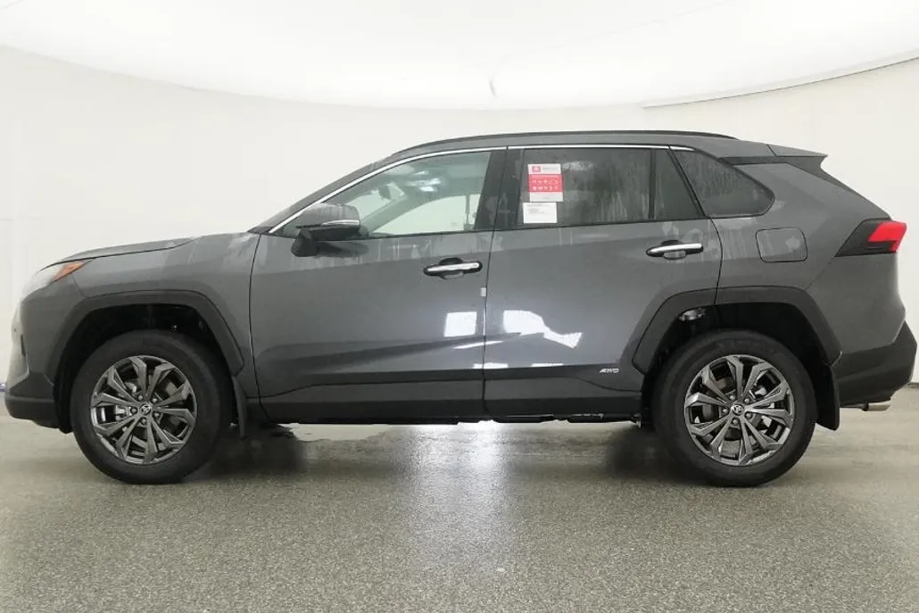 2025 Toyota RAV4 Hybrid Limited photo 1