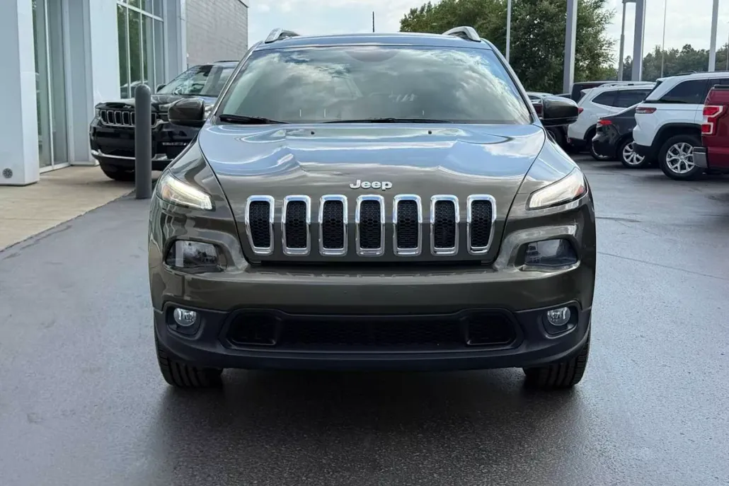 2016 Jeep Cherokee Latitude photo 1