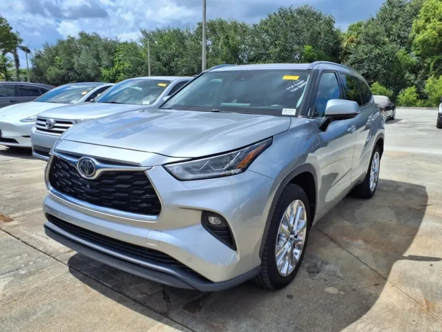 2021 Toyota Highlander Limited photo 1