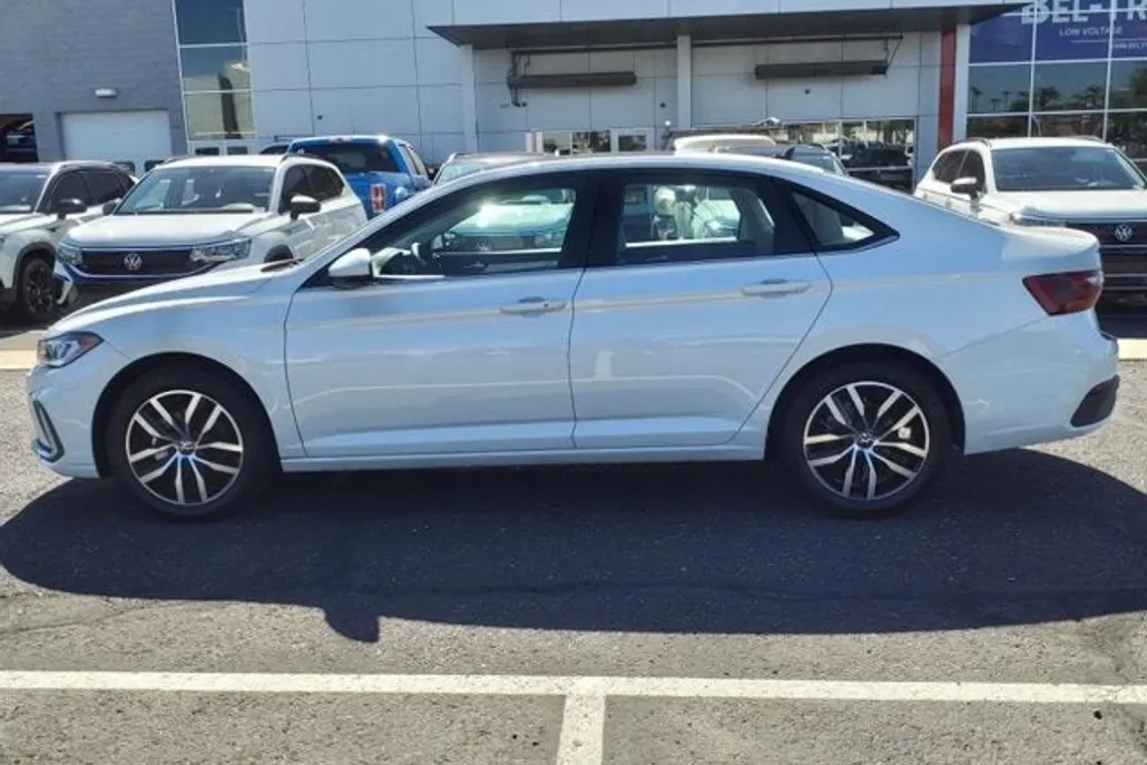 2025 Volkswagen Jetta SE photo 1