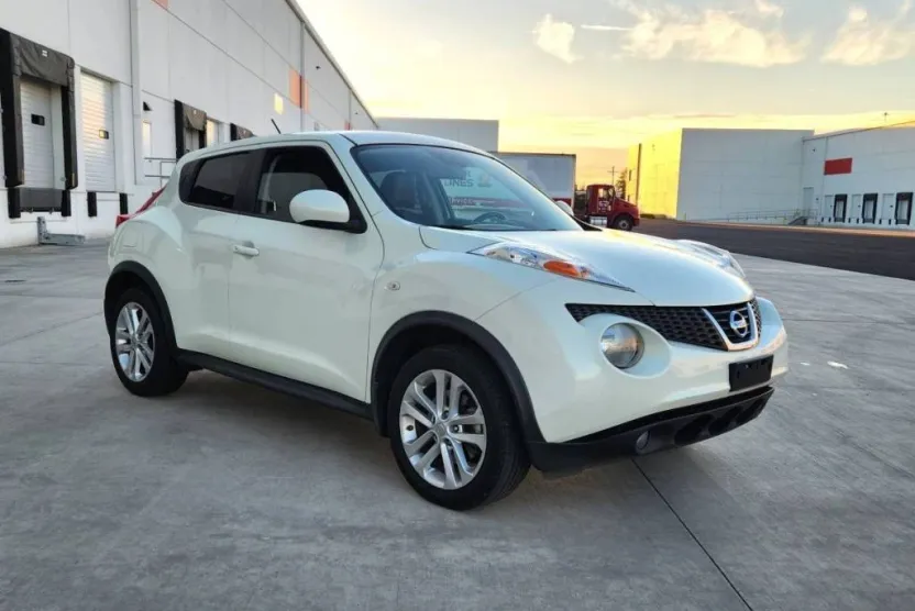 2011 Nissan Juke SL photo 1