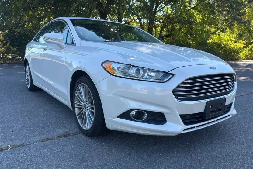 2013 Ford Fusion SE photo 1