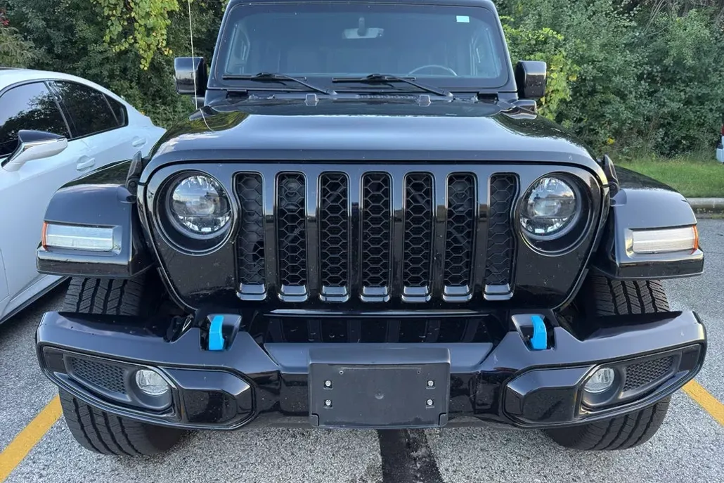 2023 Jeep Wrangler 4xe Sahara High Altitude photo 1