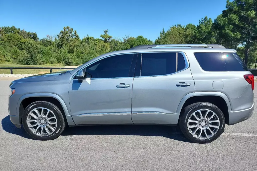 2023 Gmc Acadia Denali photo 1