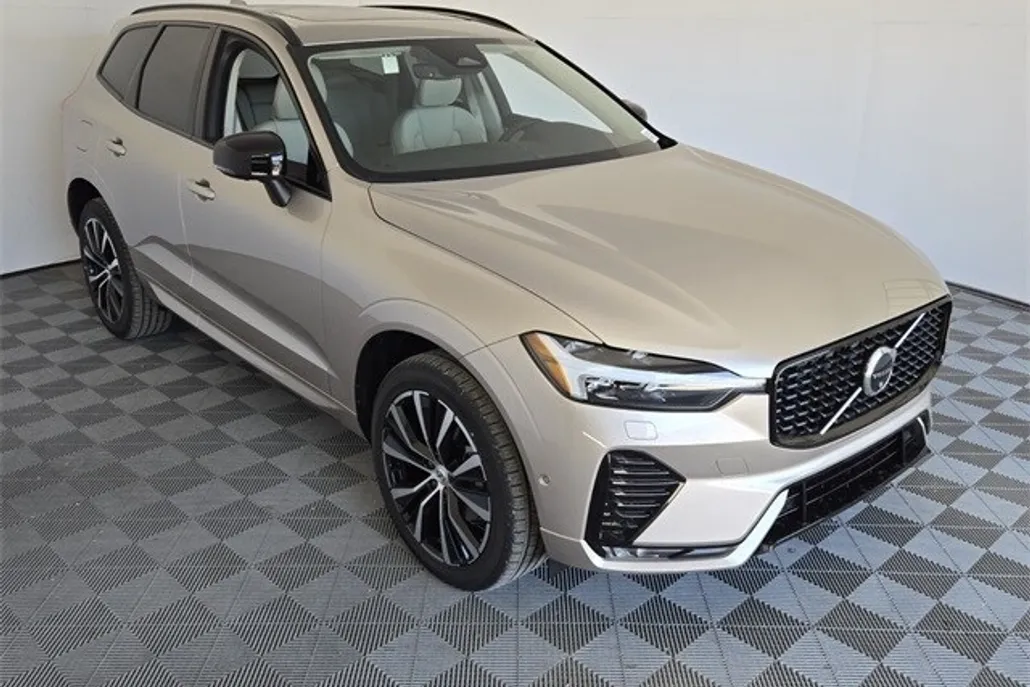 2025 Volvo XC60 B5 Plus photo 1