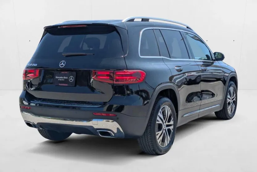 2025 Mercedes Benz GLB 250 photo 1