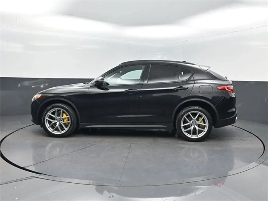 2018 Alfa Romeo Stelvio Ti Sport photo 1