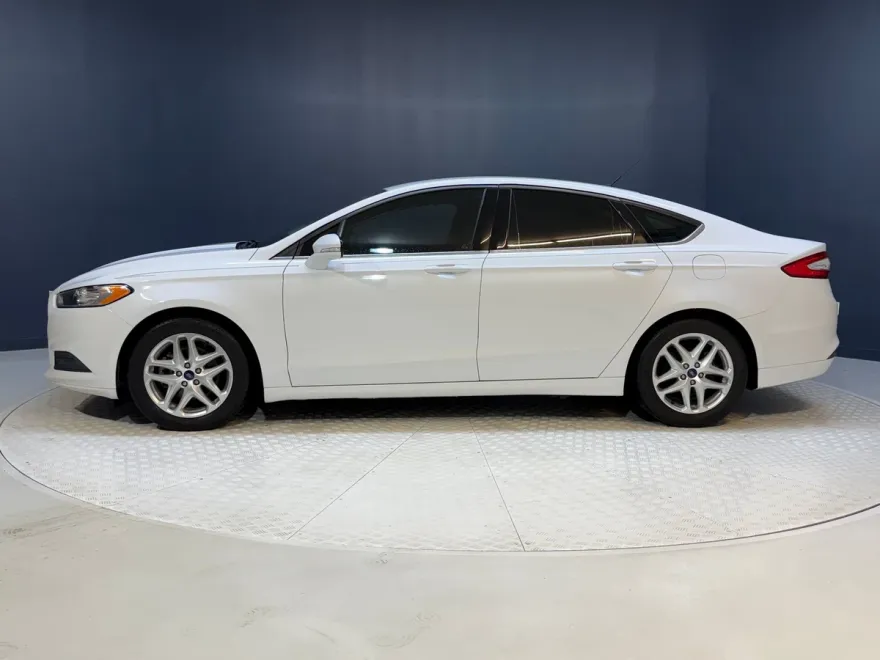 2013 Ford Fusion SE photo 1