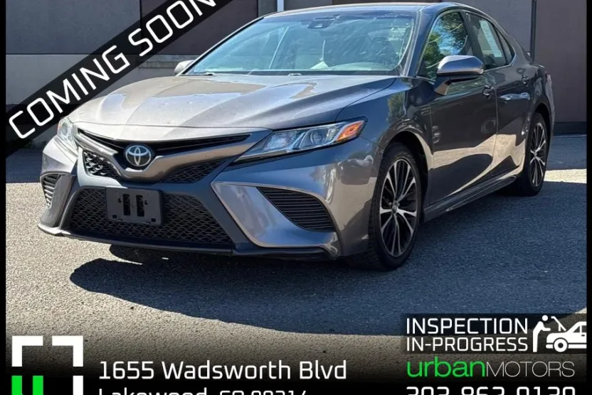 2020 Toyota Camry SE photo 1