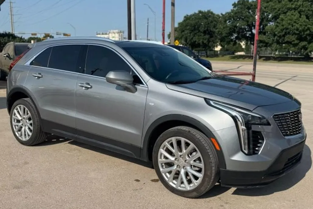 2023 Cadillac XT4 Luxury Sport photo 1