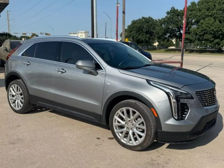 2023 Cadillac XT4 Luxury Sport photo 1
