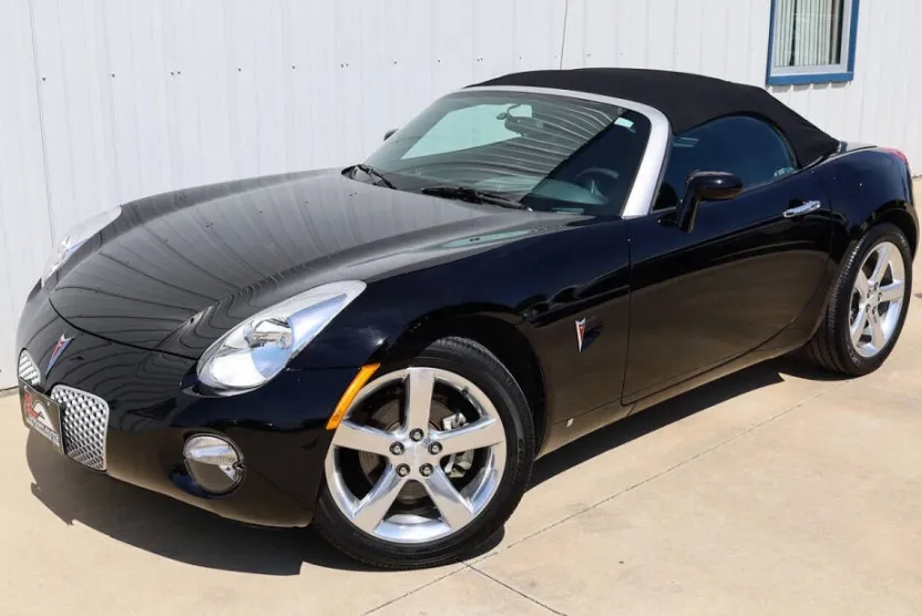 2006 Pontiac Solstice Convertible photo 1